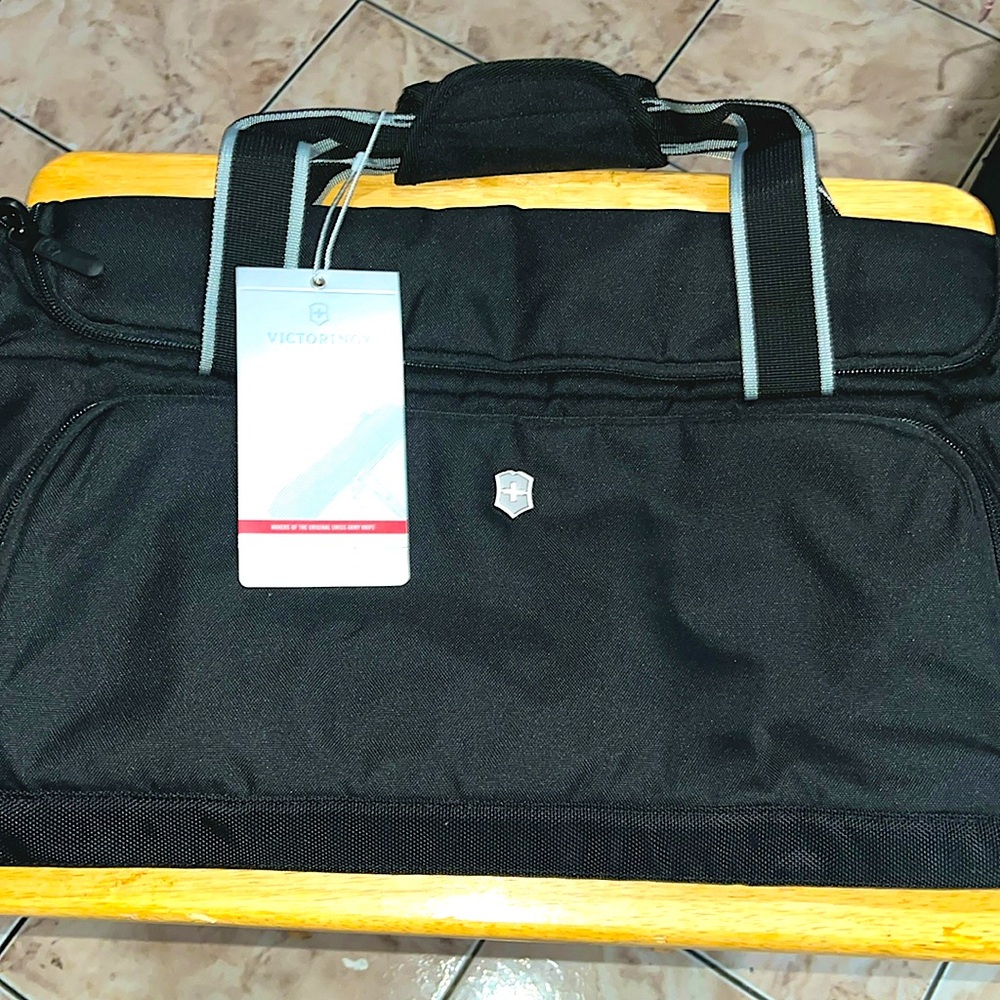 Brand Neww VICTORINOX overnight tote bag black and grey GREAT GIFT. NEW WITH TAG